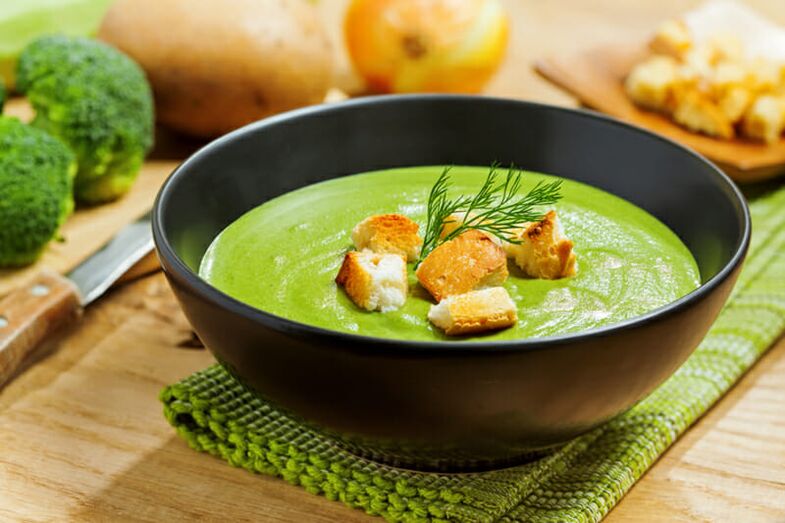 Broccoli cream soup on the nutrition menu for weight loss